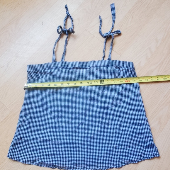 J. Crew Woman's Spaghetti Tie Strap Crop Top Size M. - Picture 4 of 8